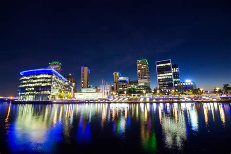  The Quays at Night: İzlenimi ve Romantizmle Buluşan Bir Deniz Manzarası